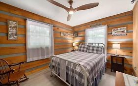 Buckner'S Getaway! Close To Town, Lake And River!